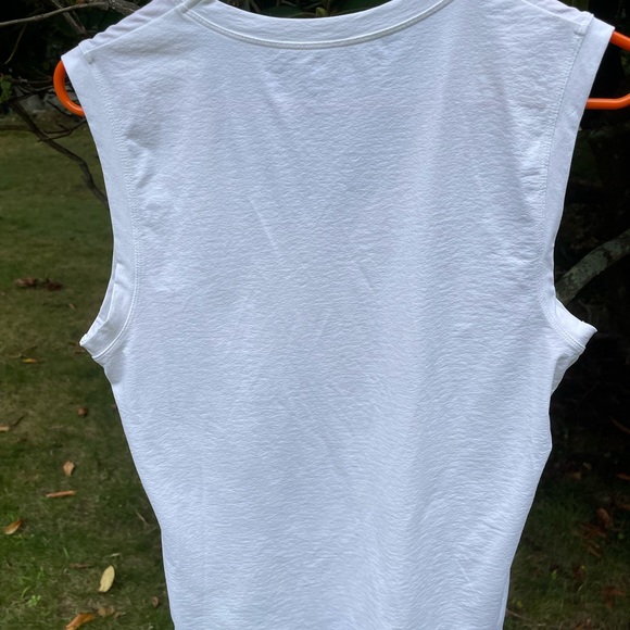 White sleeveless shirt, size large - Picture 2 of 3